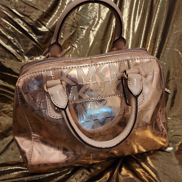 Pre-loved Michael Kors rose gold netallic purse - Picture 1 of 11